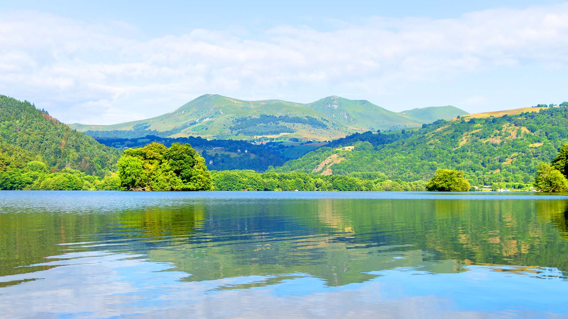 location vacances puy-de-dome azureva murol montagne evasion